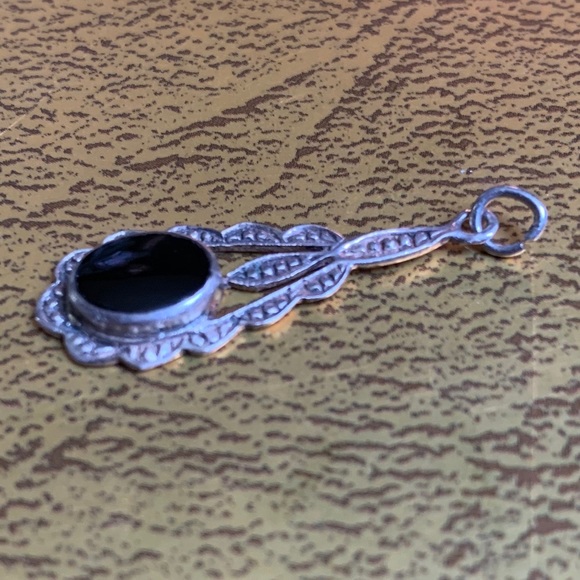 Small Gothic Vintage Black Silver pendant - Picture 4 of 9